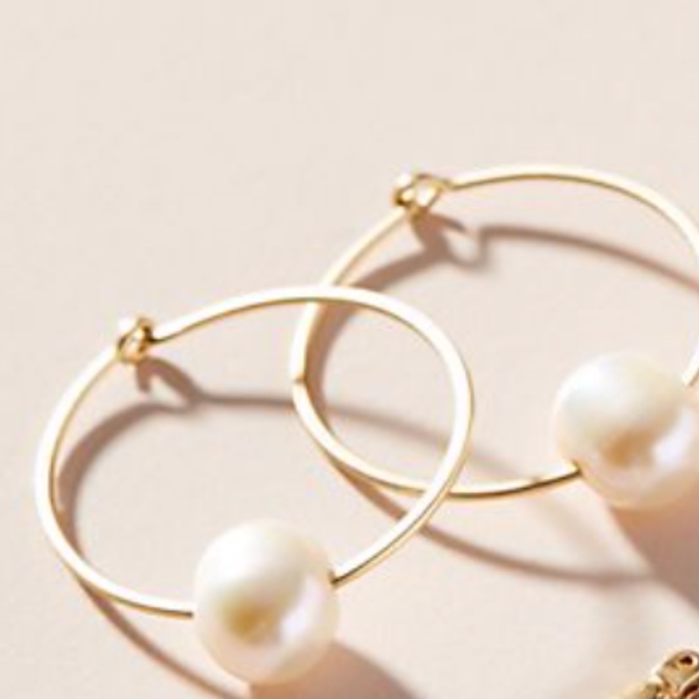 Freshwater pearl hoop earrings.